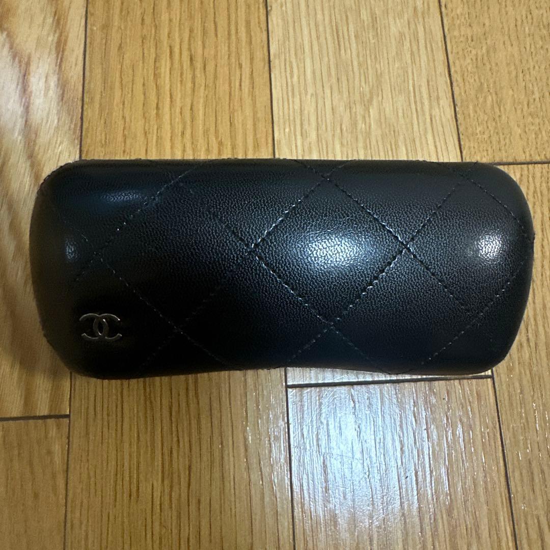 Chanel 黒 キルティングメガネケース - メルカリ