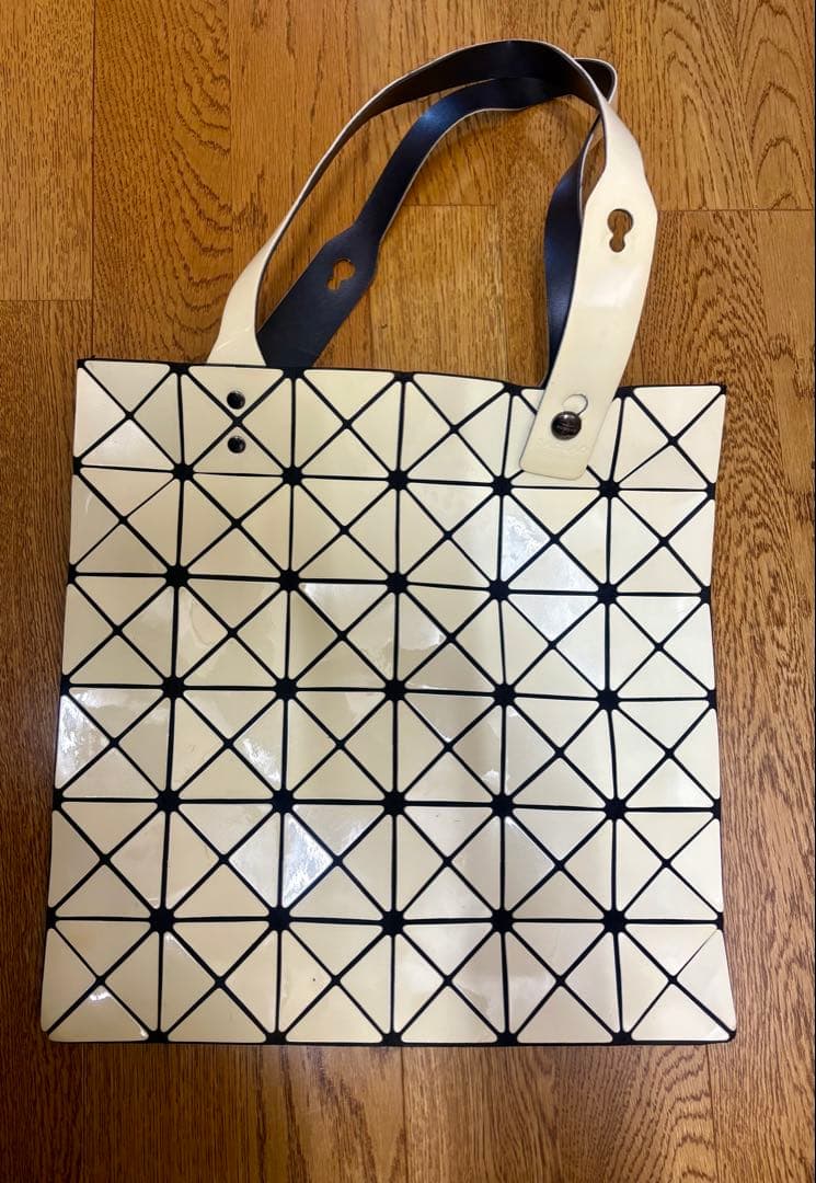 BAOBAO ISSEYMIYAKE(バオバオイッセイミヤケ)　トートバッグ バオ バオ イッセイ ミヤケの12月の新作バッグは「音楽的な調和」が