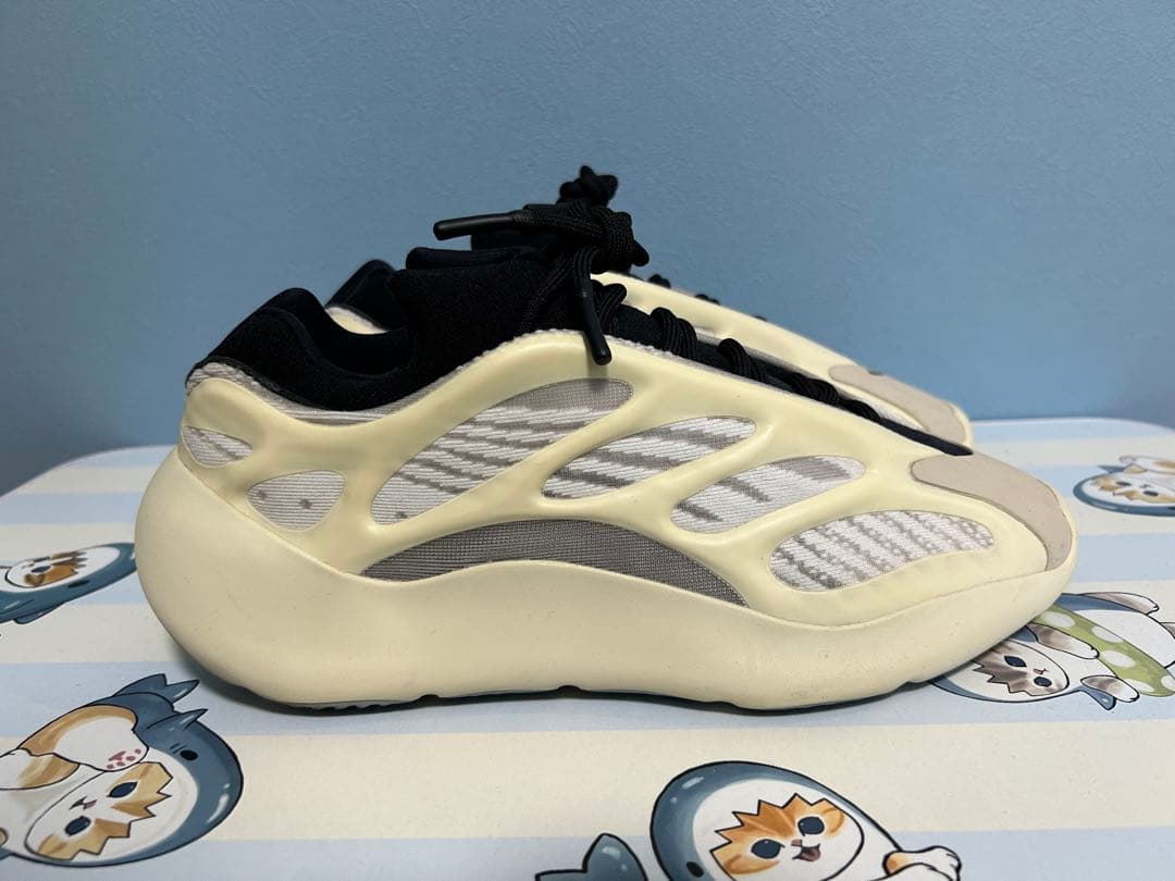 靴 adidas YEEZY 700V3 \"Azael\"