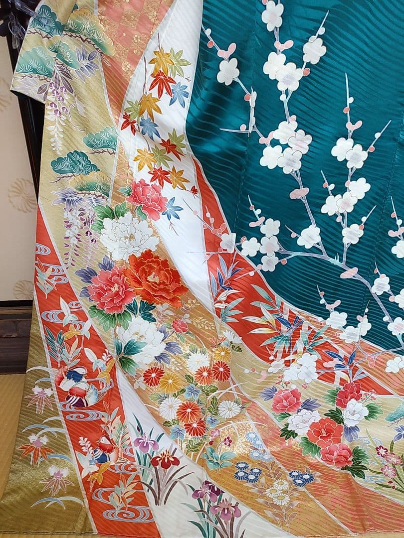 PK-18/25　振袖　鉄色地　季節の花々　鴛　地紋　金糸刺繍　金彩　豪華