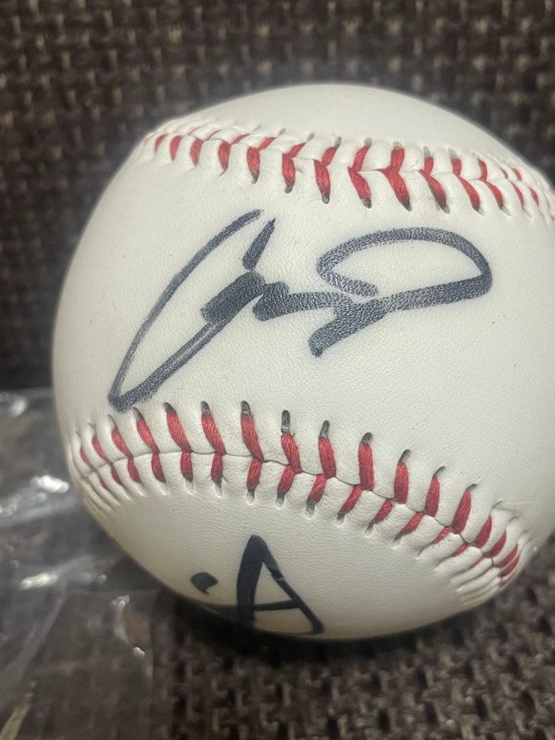 広島東洋カープ ◇ 津田恒美投手、直筆サイン入りボール ◇ 背番号14番