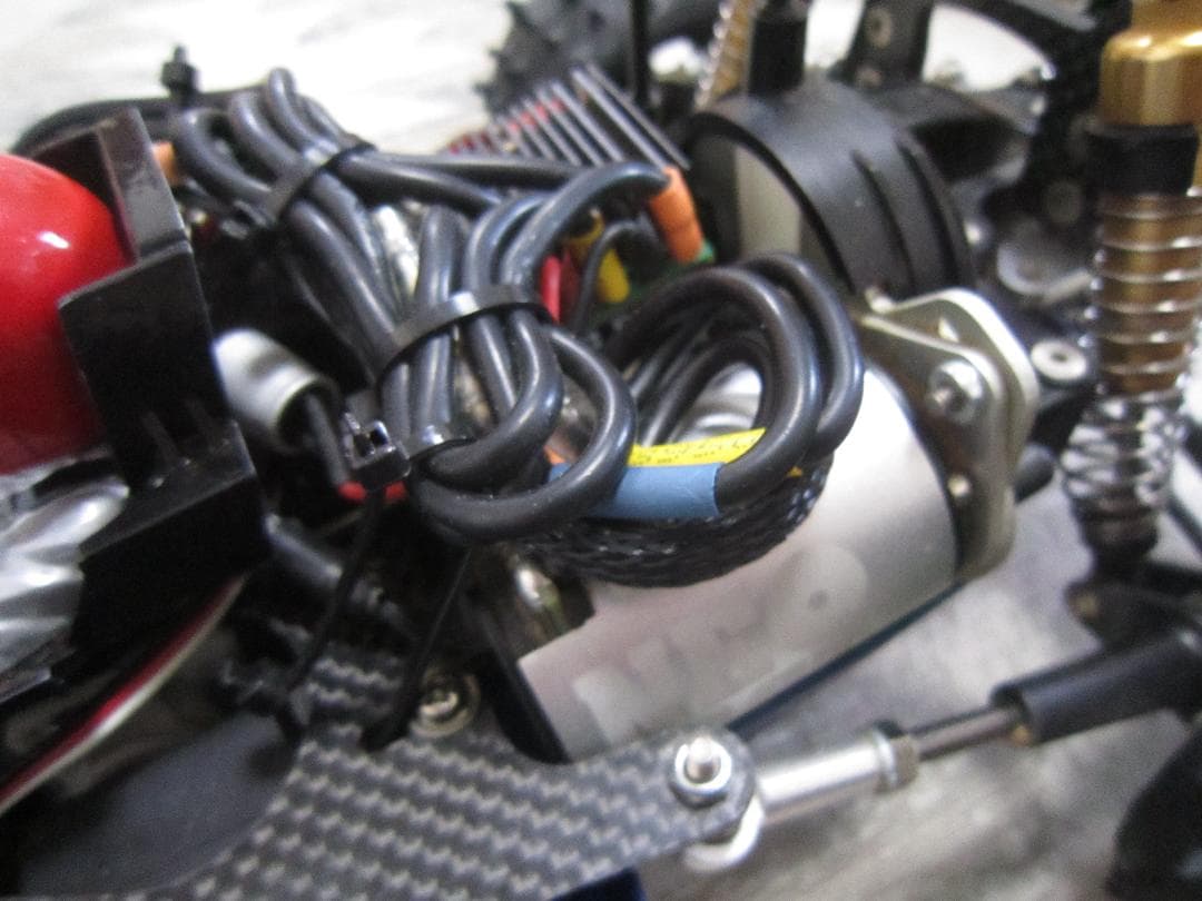 完全動作品 1/10 アバンテ ブラックスペシャル 改 2.4Ghz