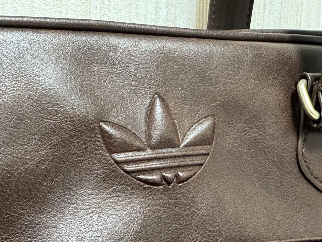 日本未発売】adidas RETRO ARCHショルダーバッグ - メルカリ