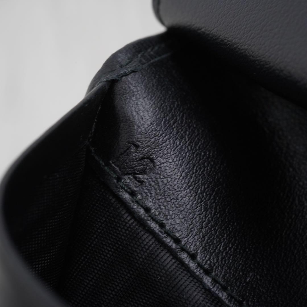 極美品 PRADA プラダ 二つ折り財布 サフィアーノレザー 三角プレート