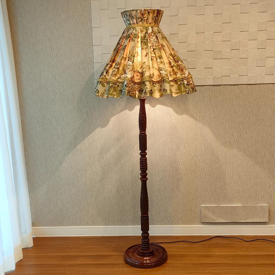 希少　木製　アンティークランプ　ウッドベース　彫刻 ウッドランプ - アンティーク、ビンテージのインテリア家具や雑貨