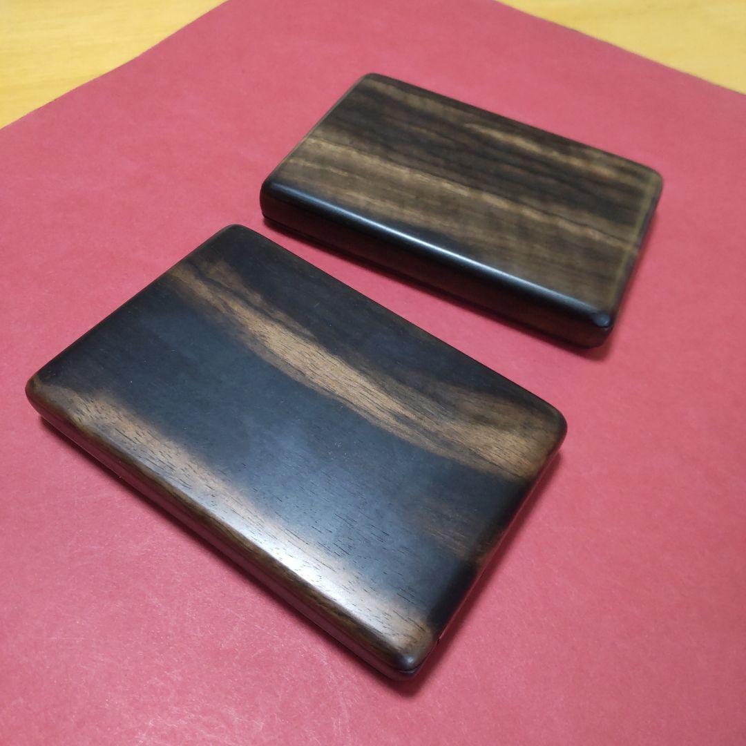 『brown』のどっしりした雰囲気の極上黒柿の名刺入れ 2個