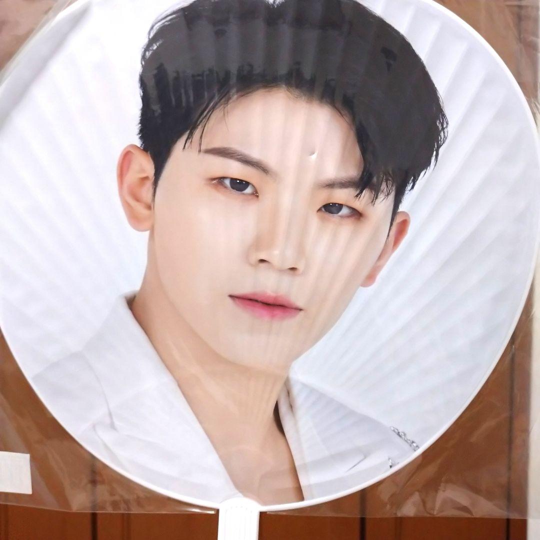 SEVENTEEN 公式うちわ ウジ 5つセット WOOZI セブチ 団扇 - メルカリ