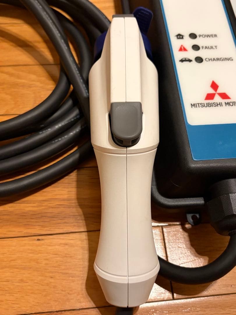 希少100V 美品 三菱 アウトランダー PHEV純正充電ケーブル - メルカリ