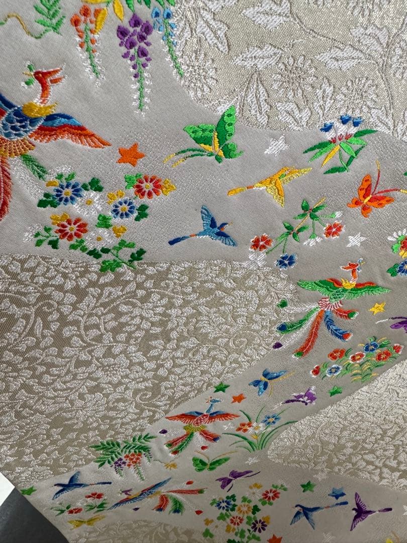 【銘品美品】西陣老舗機元「植山茂八織物」白地 唐織刺繍 紋織「花喰い鳥文図」