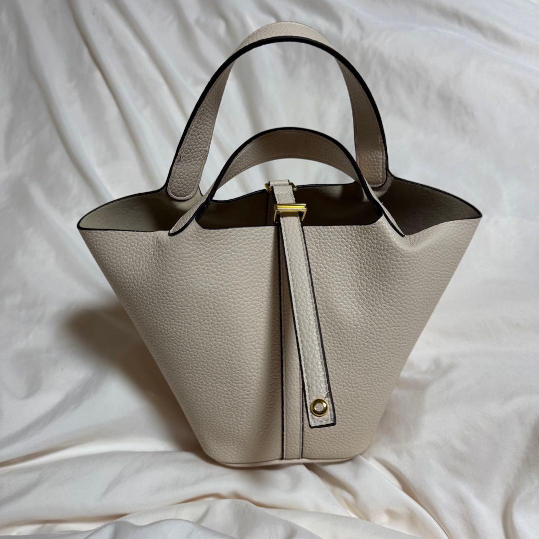 ベージュ レザー トートバッグ トートバッグ イタリア製本革 A4 パソコンが入る 撥水性レザー