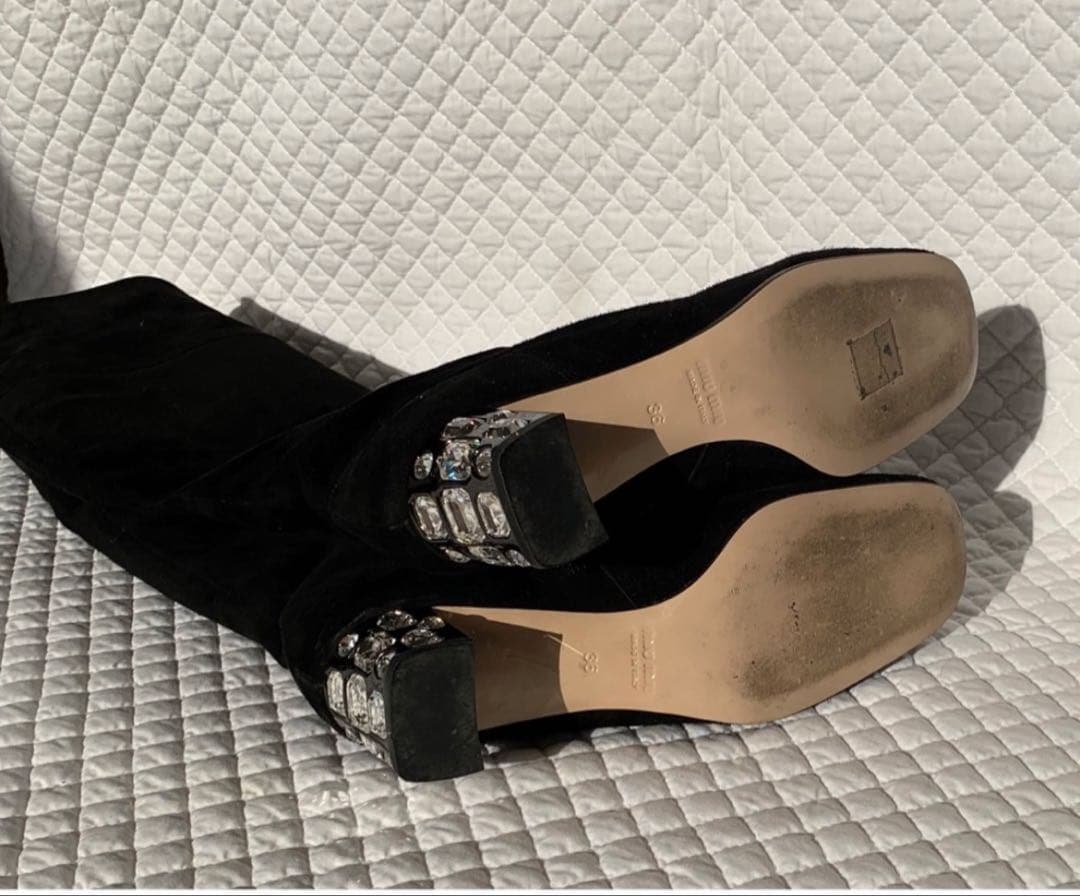 ミュウミュウ ビジュー付き スエード ロングブーツ