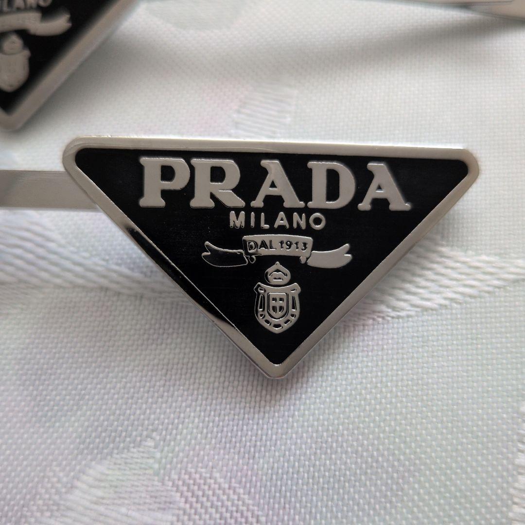 PRADAプラダ シルバー トライアングルヘアピン - メルカリ