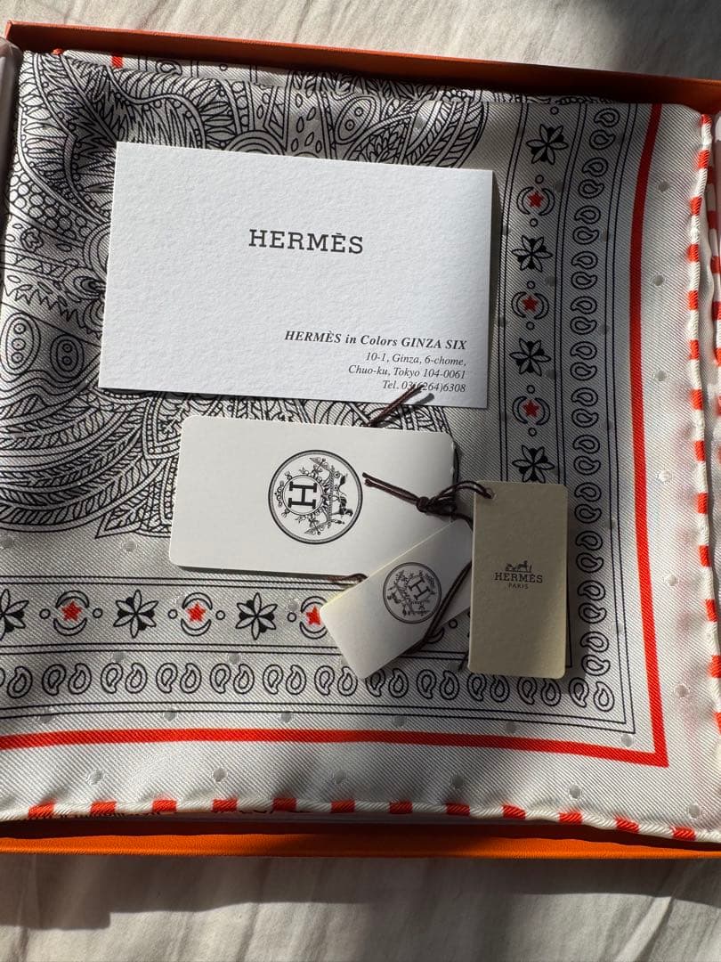 HERMES 花柄 シルクスカーフ HERMES 最新作 上品スカーフ 花柄 カレ70 シルク I Like Flowers