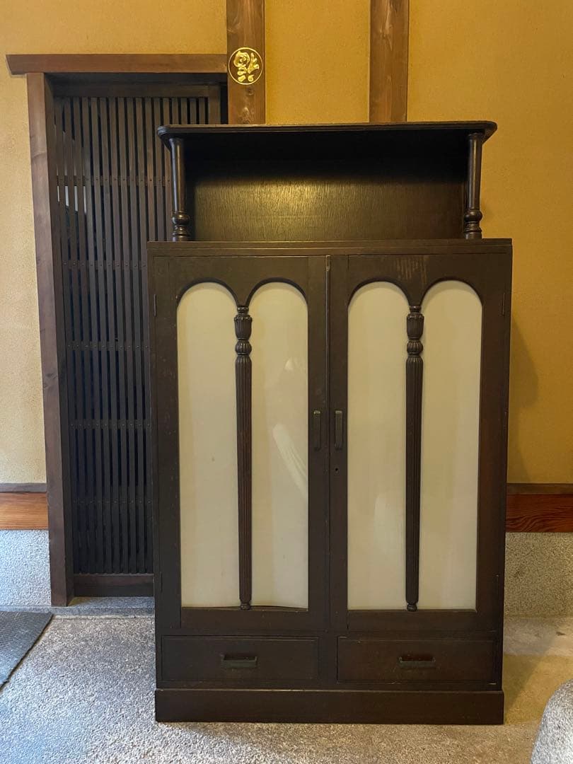 本棚　食器棚　本収納　昭和レトロ　アンティーク　ビンテージ　古民家　古民具 昭和レトロな日本製アンティーク本棚