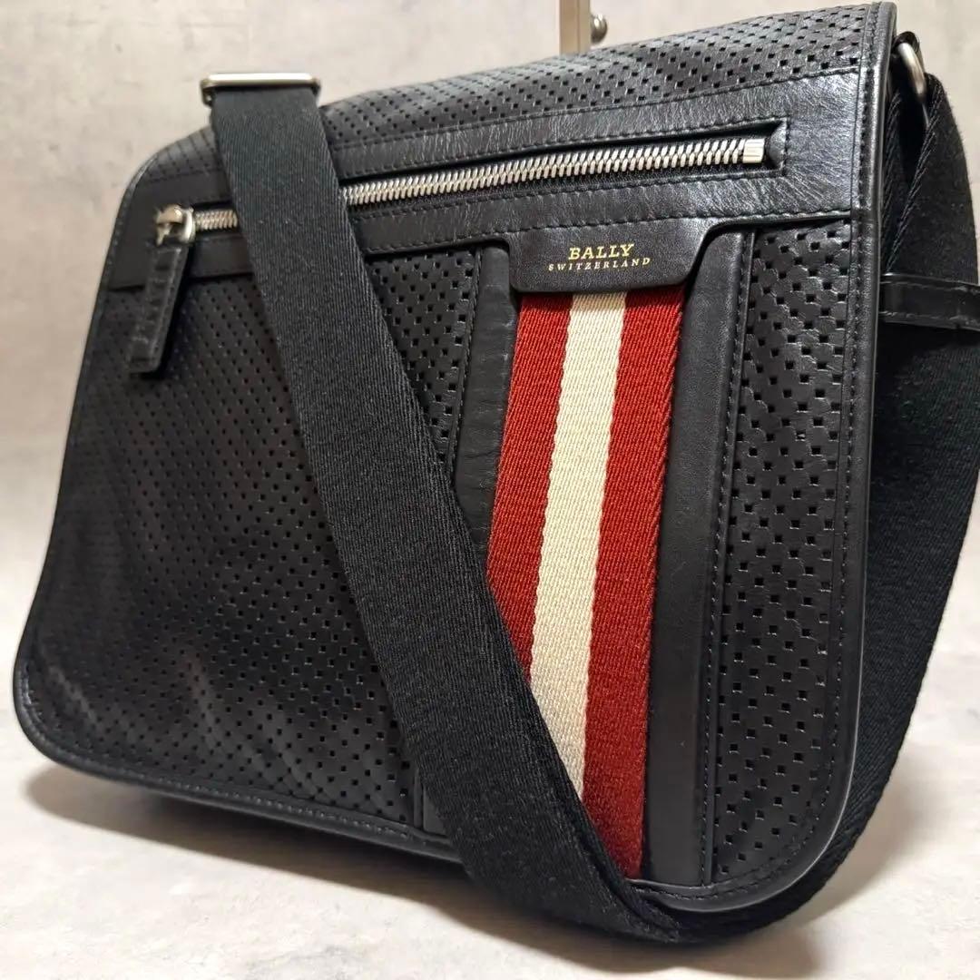 バリー　メッセンジャーバッグ　パンチング　トレインスポッティング　A4 Bally（バリー） ショルダーバッグ メッセンジャーバッグ 斜め掛け