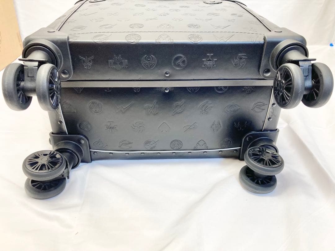 未使用品】平成仮面ライダー20作品記念 キャスター付きトランク スーツ