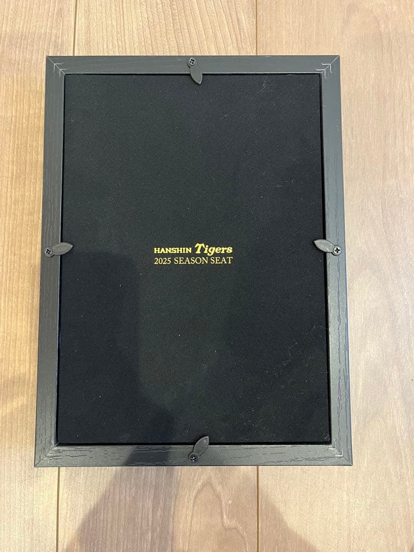 非売品】阪神タイガース 90周年記念 優勝ペナント型ピンバッジセット