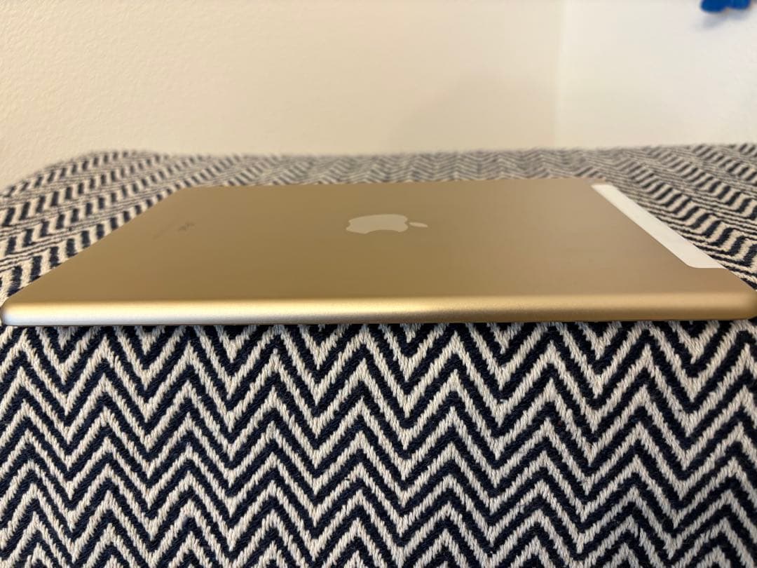 iPad 第5世代 32GB Wi-Fi+Cellularモデル ゴールド - メルカリ