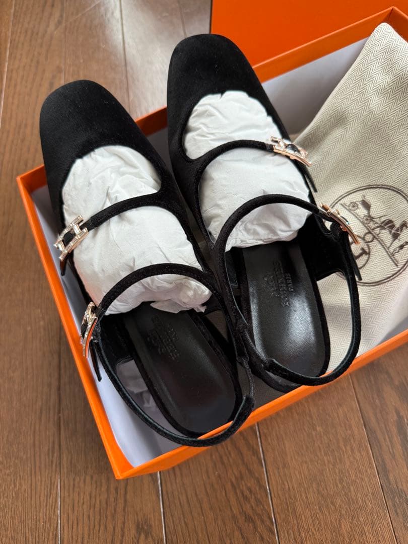 エルメス☆黒スエードストラップ付きミュール エルメス黒 スエード アンクルストラップ パンプス - メルカリ