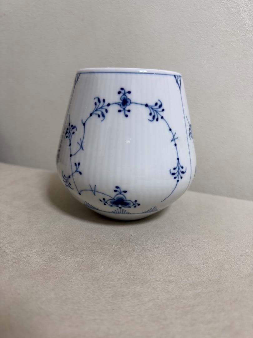 ロイヤルコペンハーゲン　ブルーフルーテッドプレイン　フラワーベース　S 花器 ブルーフルーテッド プレイン ベース S|ロイヤル コペンハーゲン 公式