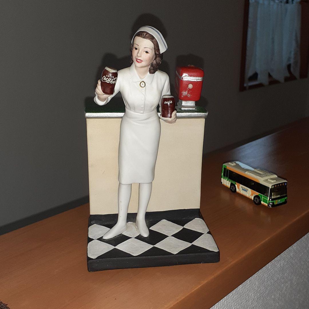 Coca-Cola　コカ・コーラ　売り子　お姉さん レトロ C3 ブリキ看板 Coca-Cola コカコーラ コーラを片手に微笑む女性 油絵風