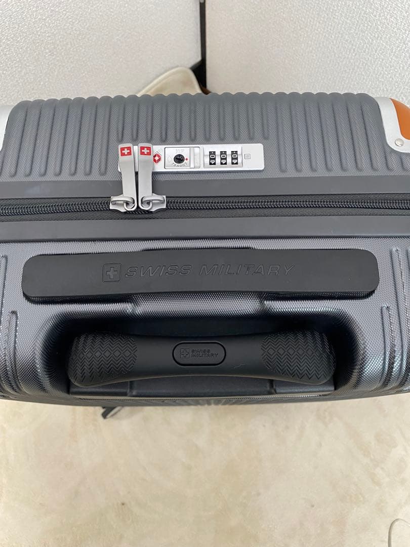 【展示品】SWISS MILITARY 機内持ち込みサイズ　キャリー　38.5L