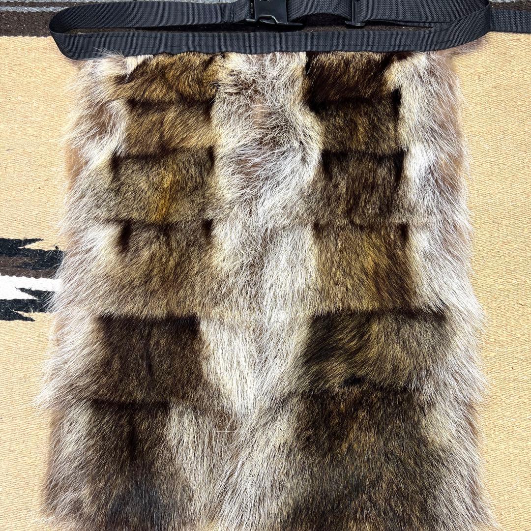 【裏地付】　ラクーン　アライグマ　尻あて　腰皮　狸毛皮敷物　　スキー　登山　山菜 超特大 ラクーン 尻あて 腰当尻皮 登山 スキー キャンプ 引敷 山伏