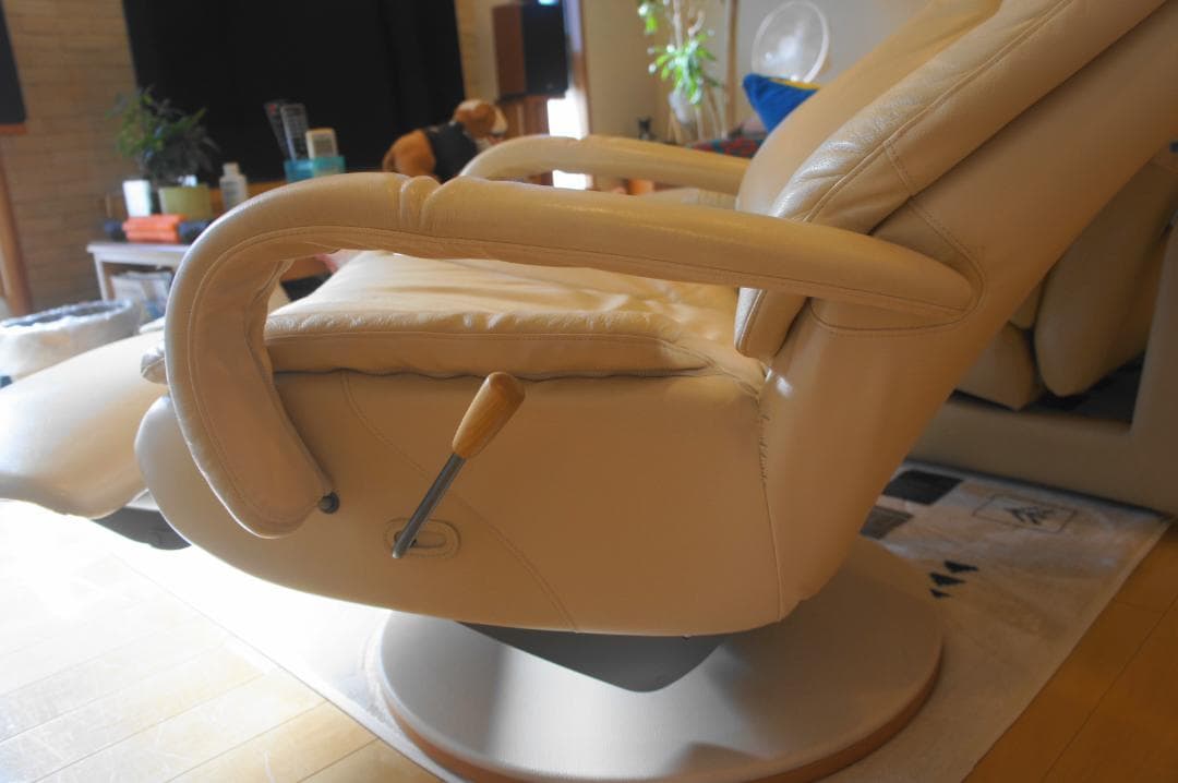 カリモク 回転式リクライニングチェア1脚 ベージュ系 RU86モデル