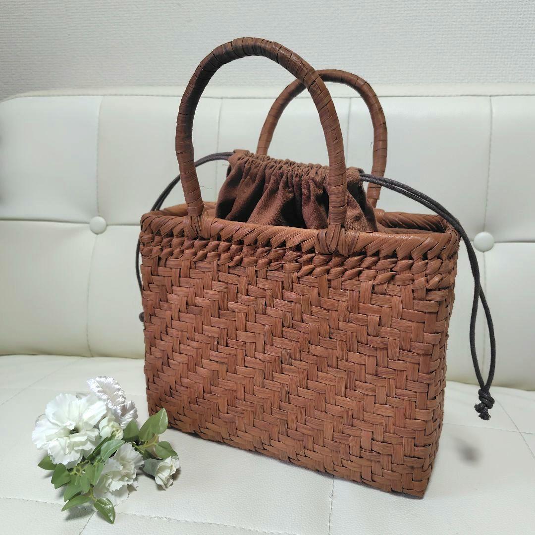 山葡萄かごバッグ　 巾着付き 楽天市場】山葡萄 かごバッグと手紡ぎ綿糸を草木染し手織りした布の