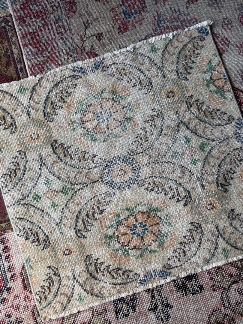 花柄ラグ・トルコラグ　ヴィンテージ　アナトリア ヴィンテージトルコラグ：アナトリア花柄メダリオン、4 x 7フィート