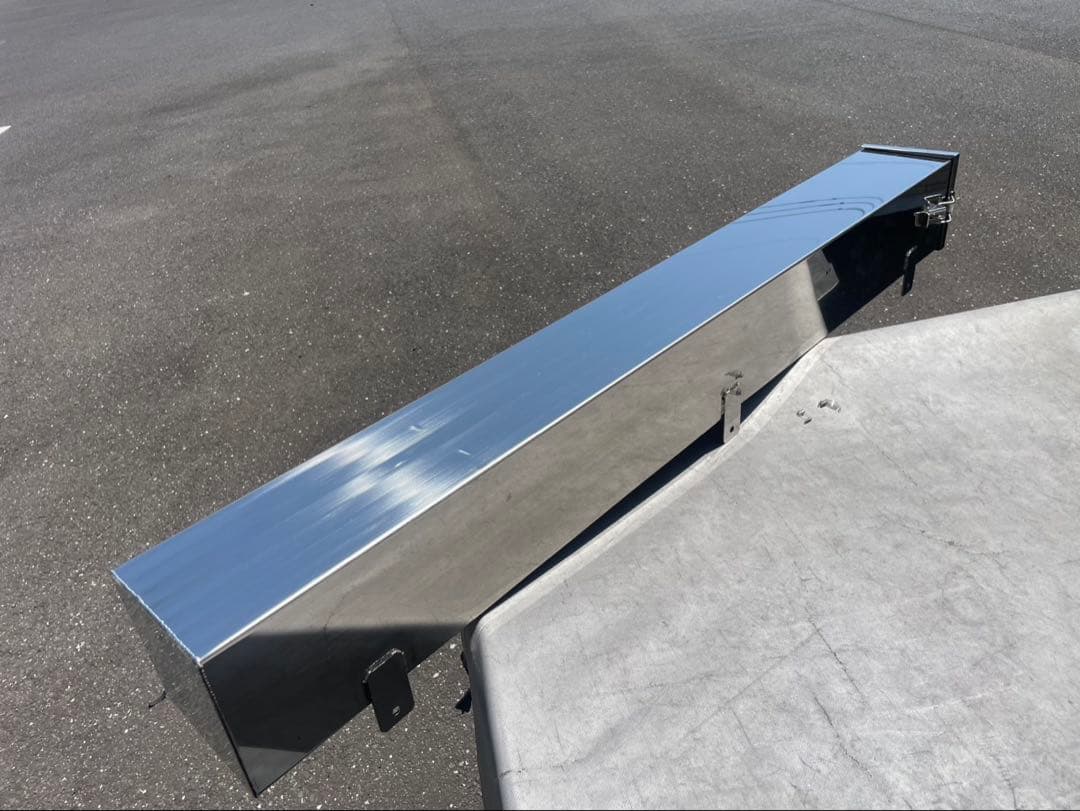 新品 ステンレス製 トレーラーヘッド ジョルダー収納ボックス