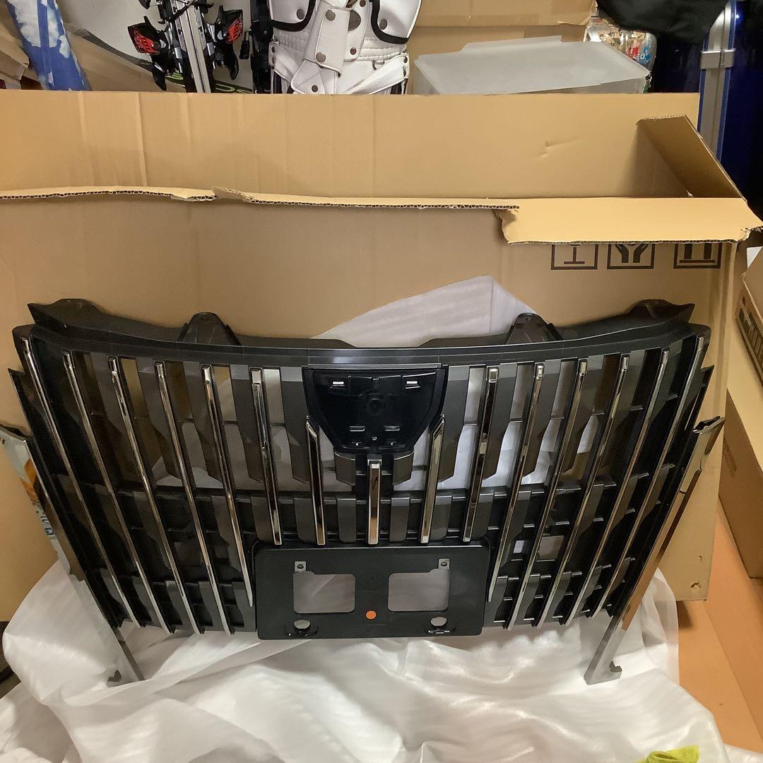 80系　エスクァイア後期　純正フロントグリル。 楽天市場】3点バラ売りです 『エスクァイア』 純正 ZWR80G ZRR80G