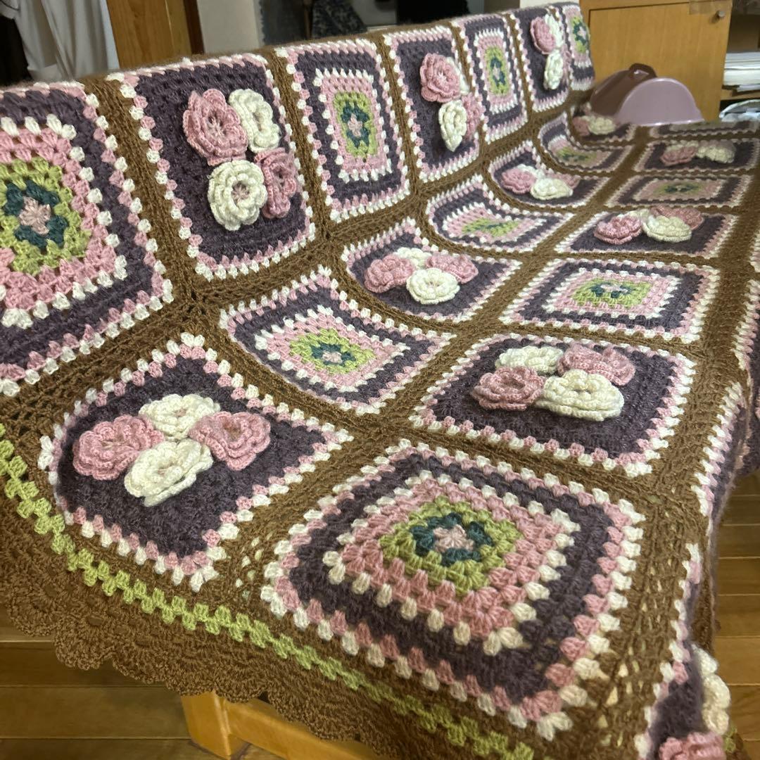 手編み　♡ 立体小花のマルチカバー 受注製作・送料込み】立体お花のモチーフ編みマルチカバー 膝掛け 花柄