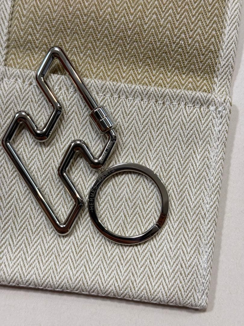 エルメス　キーホルダー 《H・トゥ・スピード》