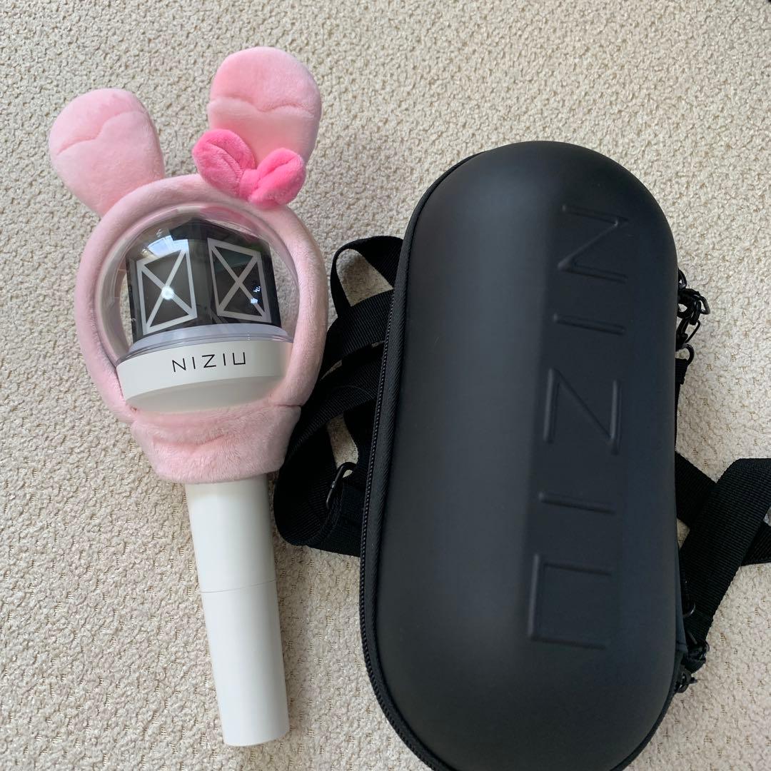 NiziU 公式ペンライト ケース付き ミイヒ ペンライトカバー - メルカリ