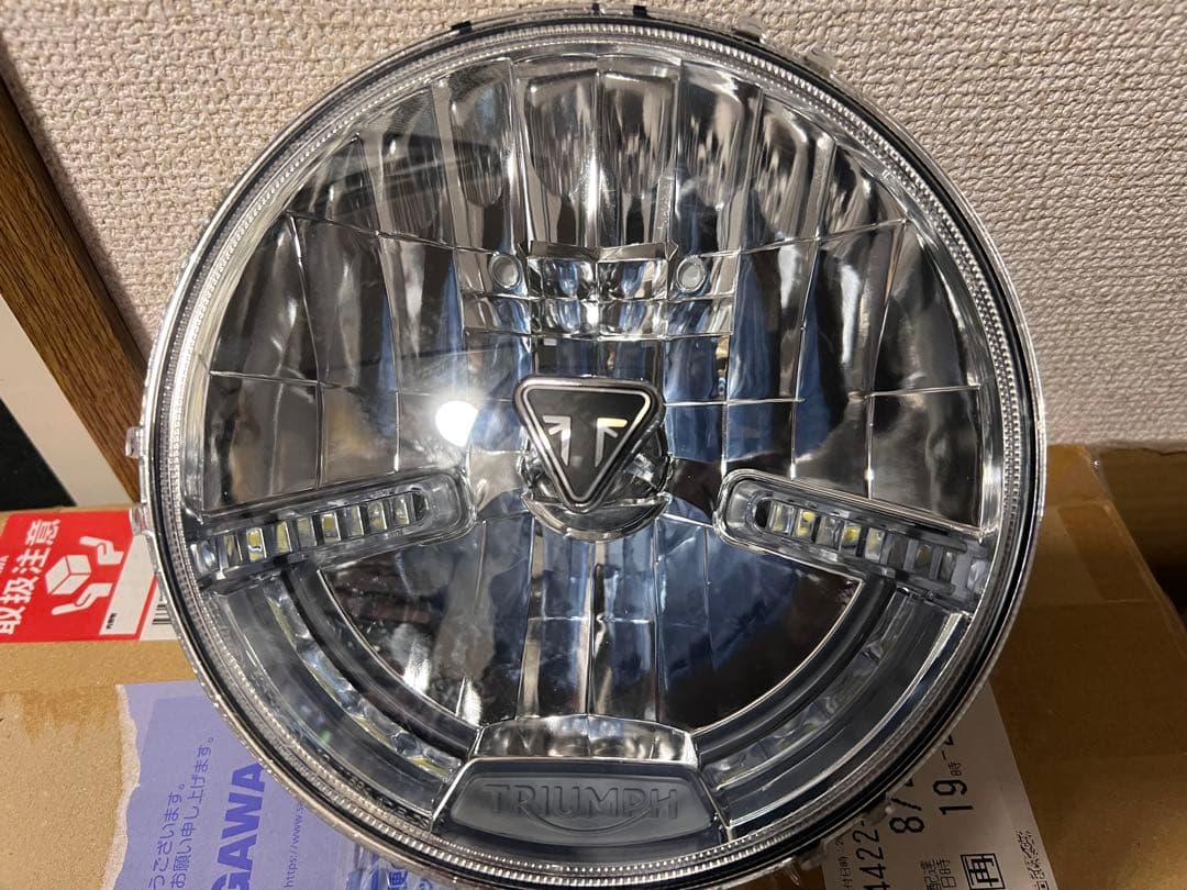 トライアンフ　TRIUMPH ヘッドライト LED ジャンク品 送料無料 トライアンフ ロケット3対応 57W LEDヘッドライト 無加工簡単