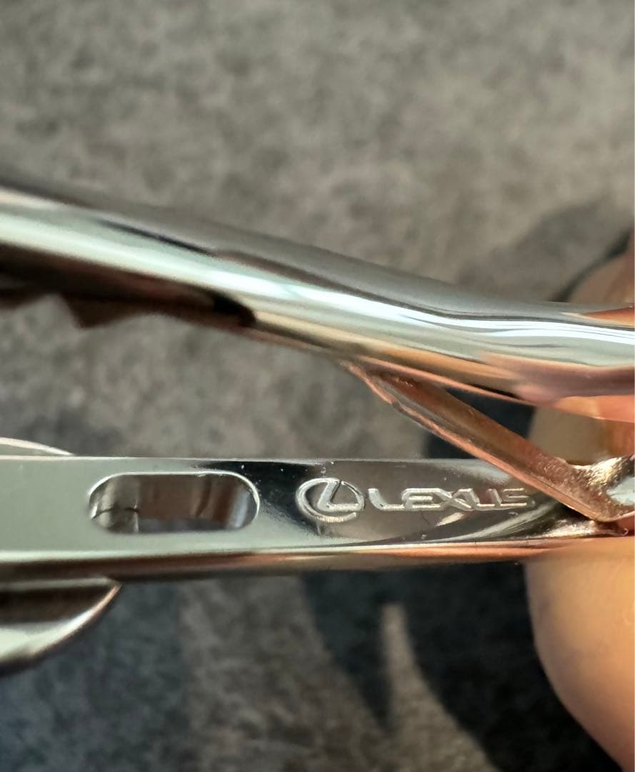 新品未使用 LEXUS レクサス ネクタイピン 箱付き シルバー ロゴ刻印
