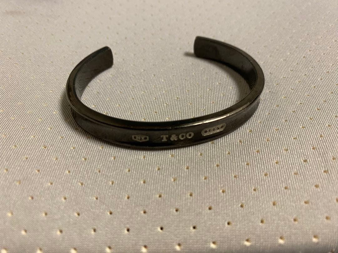 【最終値下】Tiffany & Co. チタン ナローバングル ブラック1837 ティファニー 1837 ナロー リング ブラック チタン 17号 Q31fe｜Yahoo