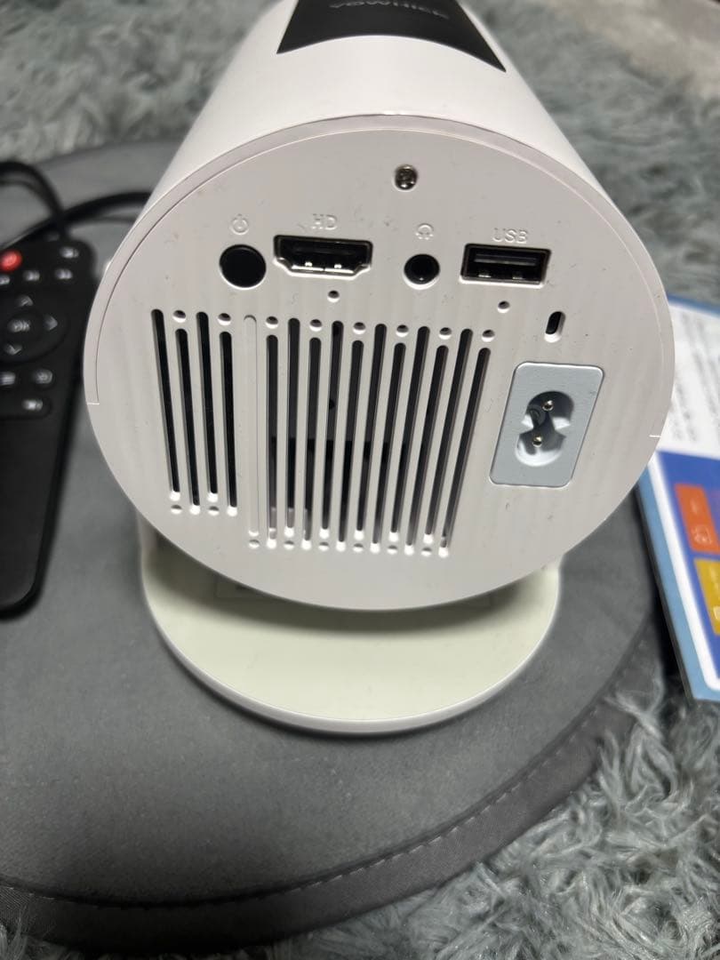 Yowhick ホワイト プロジェクター 本体 - メルカリ