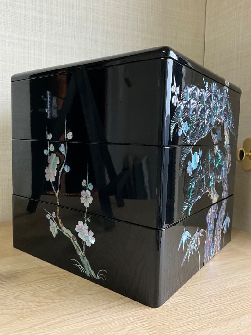 《未使用新品》螺鈿　漆器　三段お重　松竹梅に鶴