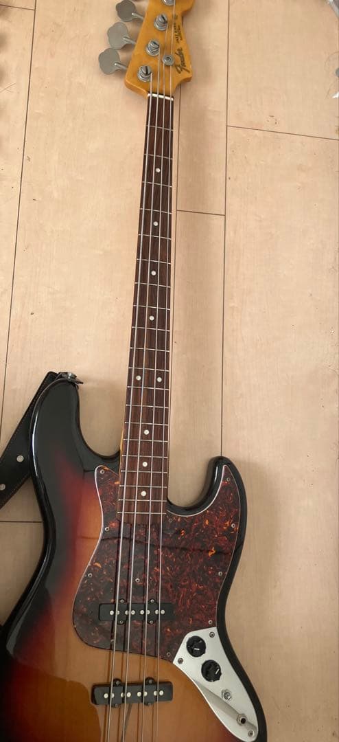 Fender サンバースト 4弦エレキベース - メルカリ