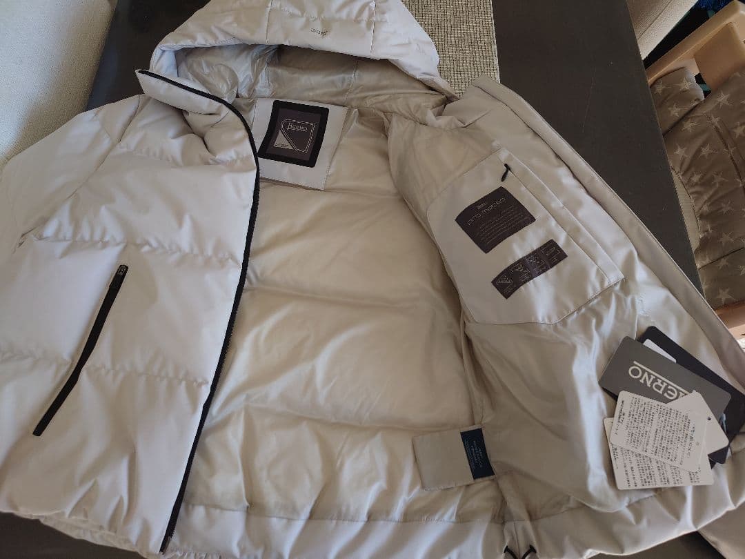 新品タグ付き】Herno アイスグレー ダウンジャケット 38 - メルカリ
