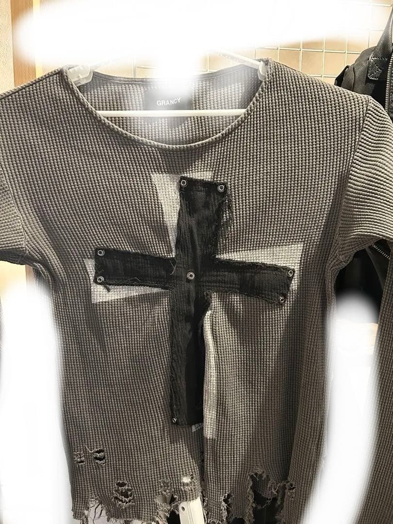 grancy クロスパッチダメージサーマルロンT グレー S - メルカリ