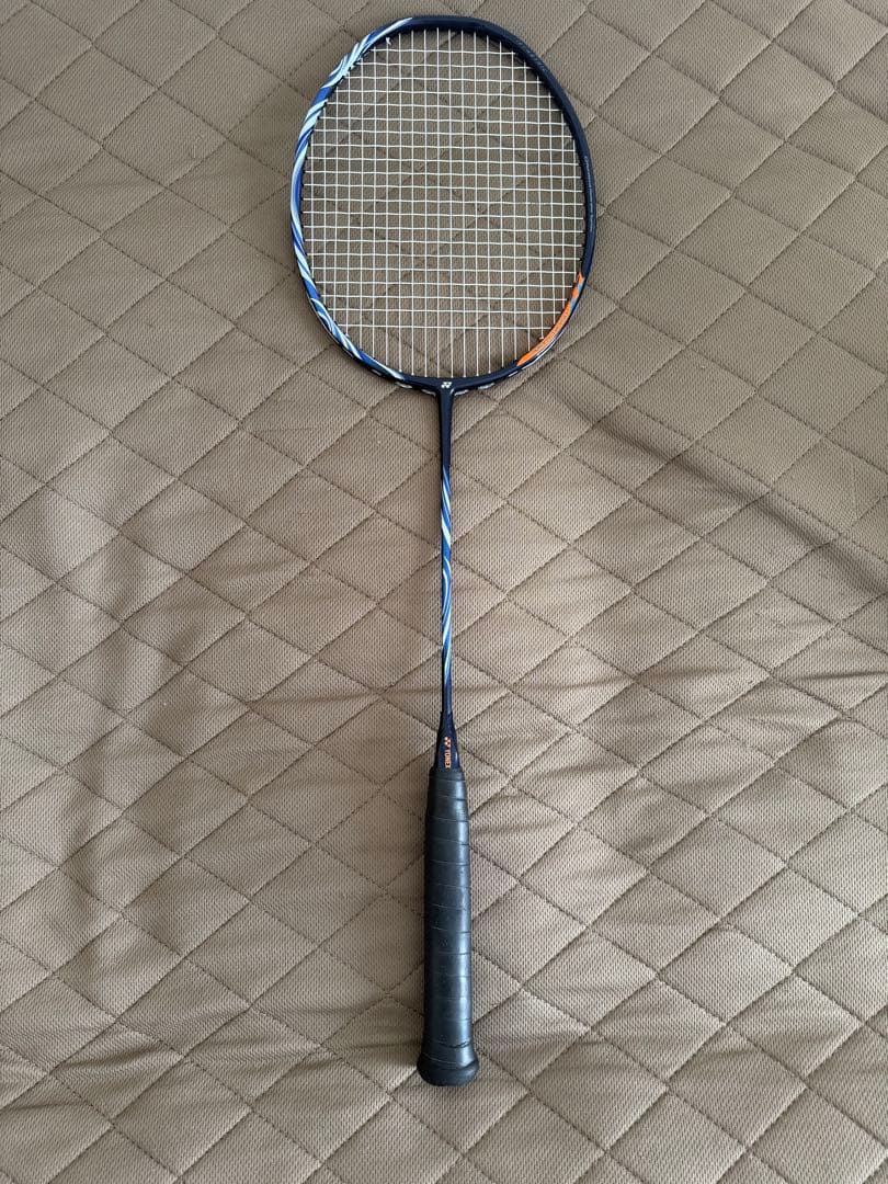 YONEX アストロクス100zz ダークネイビー　3UG5 美品 YONEX（ヨネックス） YONEXバドミントンラケット アストロクス100ZX
