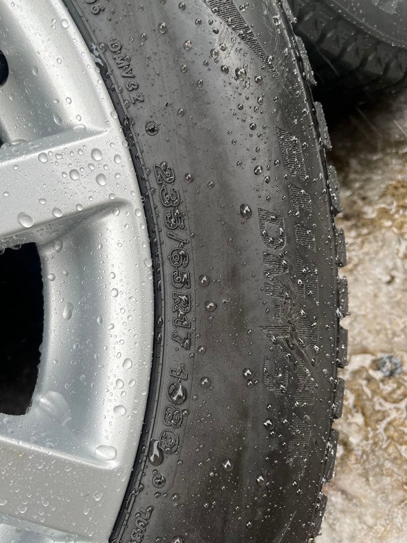 ジャガー E-PACE Bridgestone 235/65R17 スタッドレス - メルカリ