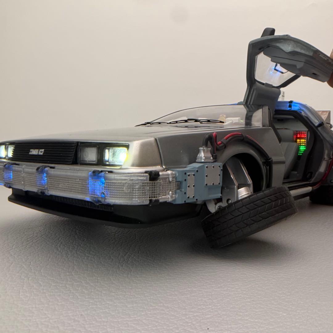 デロリアン 1/18スケール モデル Hot Wheels - メルカリ