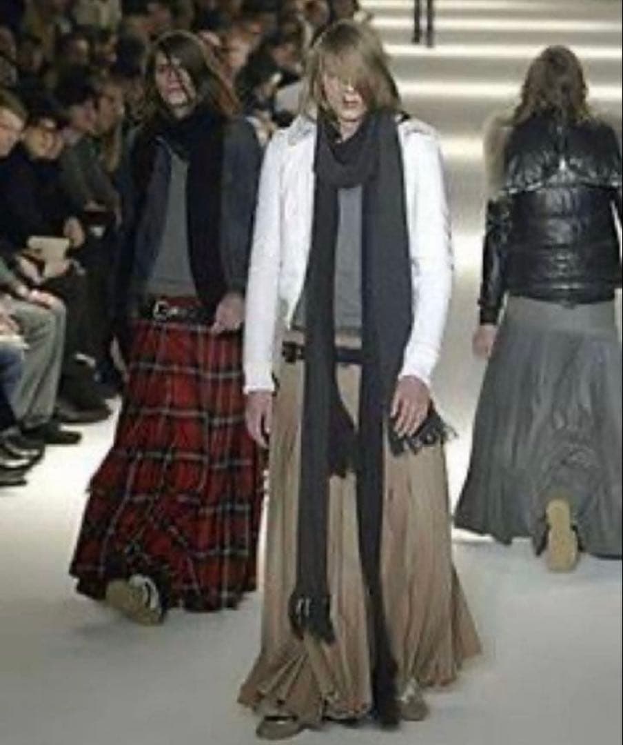 24時間以内発送Dior HOMME 04AWロングマフラー フリンジ エディ期 Dior HOMME 04AW ロングマフラーフリンジエディ期 archive - メルカリ