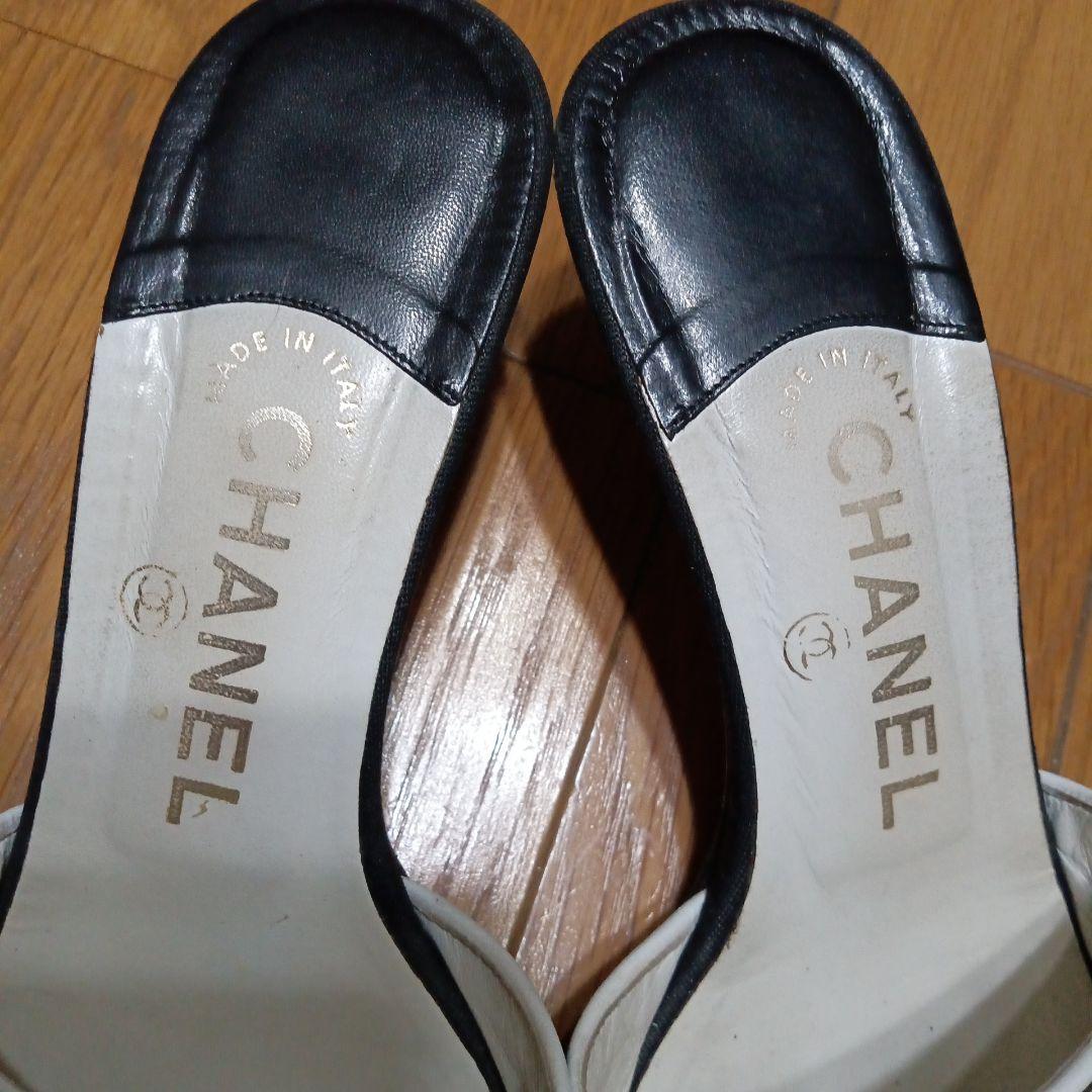 美品CHANEL 黒・白刺繍ゴロ素敵ミュール 221/2〜23㌢36号