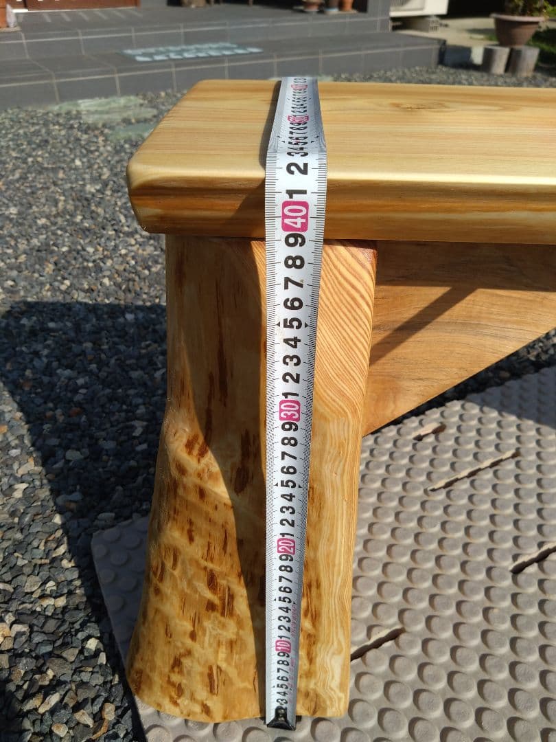檜のベンチ83 天板は節無しで綺麗 脚は杉の丸太半切❕ リビング、食卓