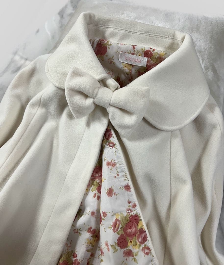 は*け様 《未使用》LIZ LISA Fsize ポンチョ ケープ コート リボ